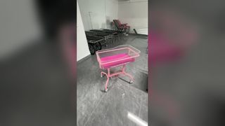 Pembe Bebek Arabası